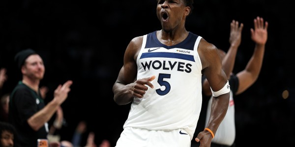 开云-场均28.9分5板！明天森林狼客战雄鹿 爱德华兹因伤病管理缺阵